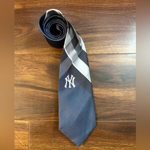 MLB New York Yankees Elegant Navy and Gray Striped Tie